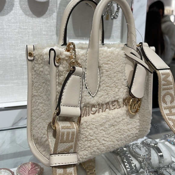 Michael Kors Mirella Extra-Small Sherpa XS SHOPPER XBODY
SHEARLING Crossbody TZ - Picture 16 of 16